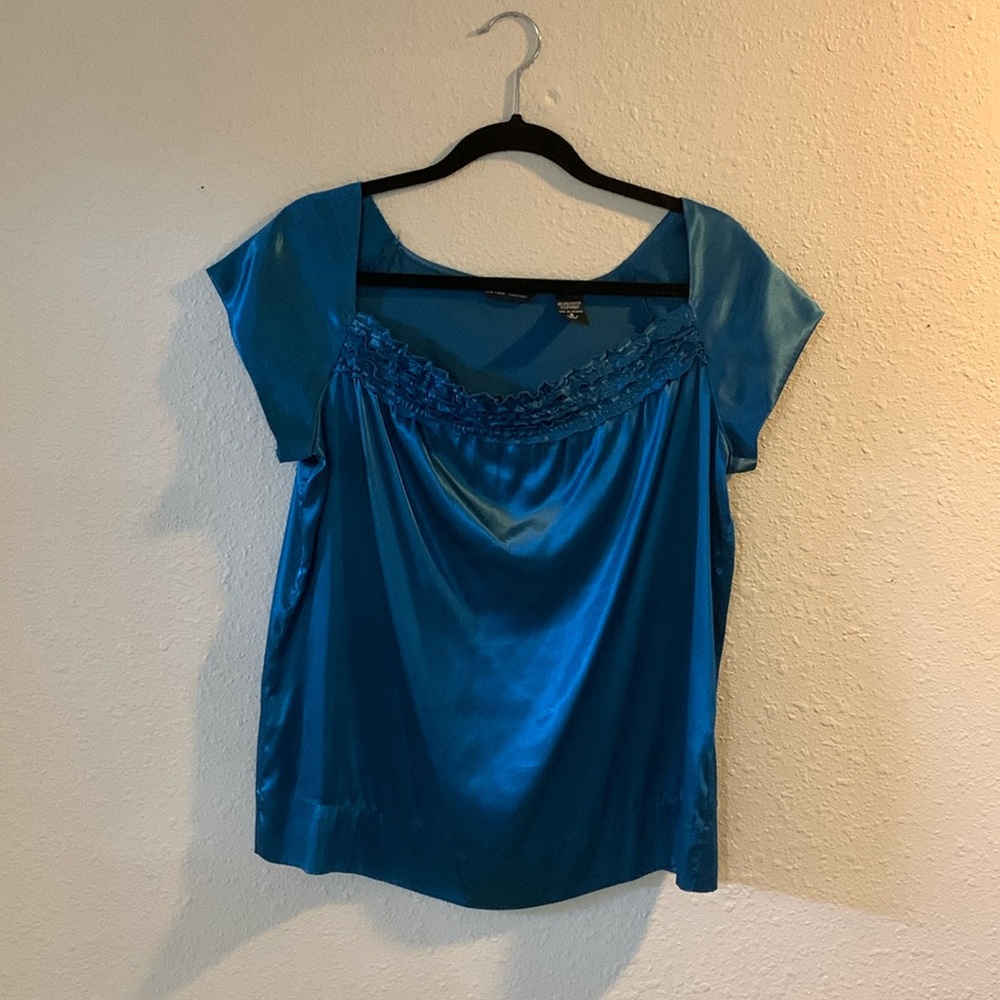 New York and Co satiny Blue blouse